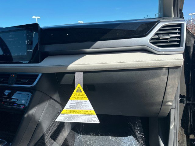 New 2025 Volkswagen Taos SEL image 29