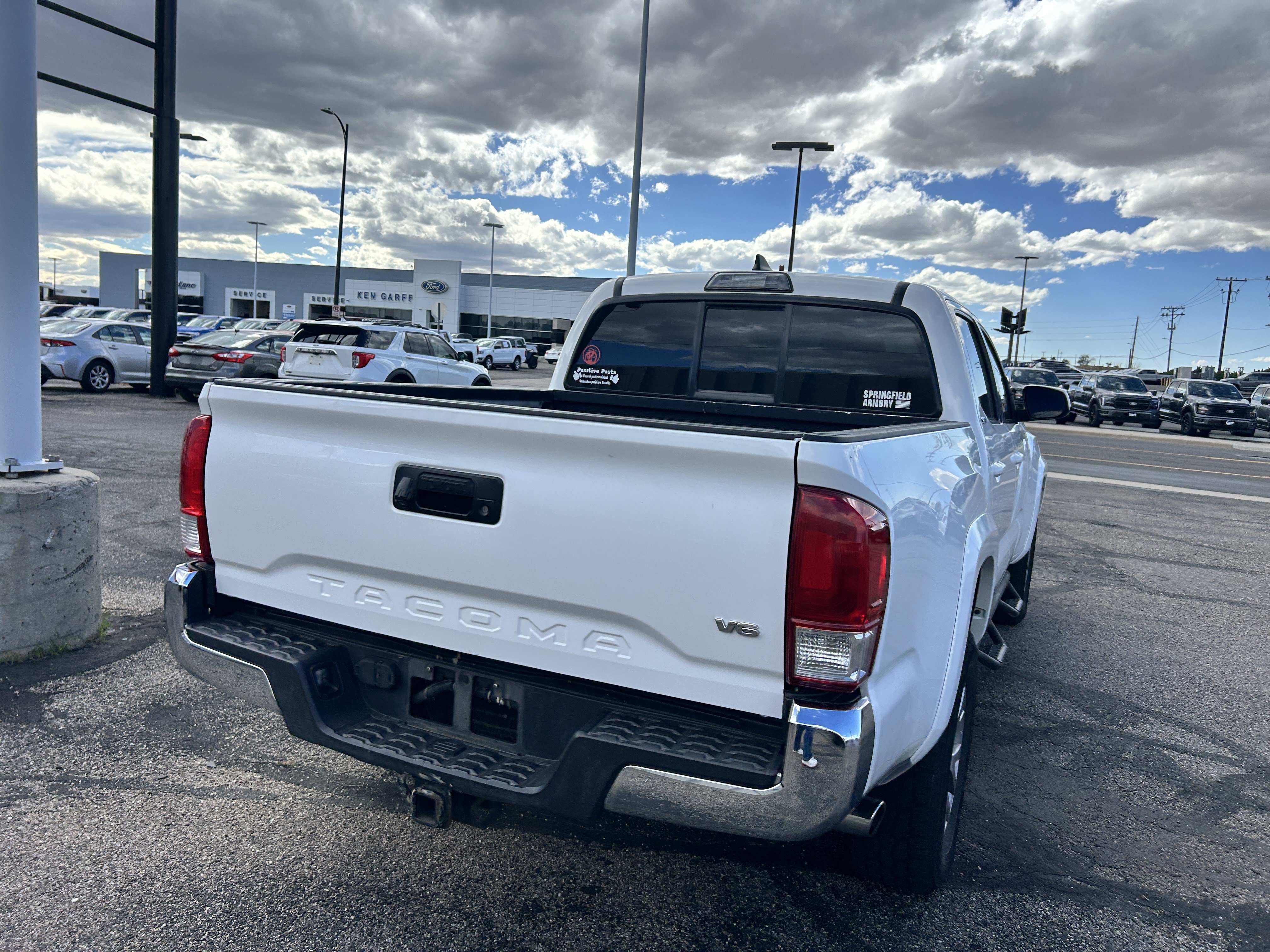 Used 2016 Toyota Tacoma SR5 w/ SR5 Appearance Package (SN) RWD image 5