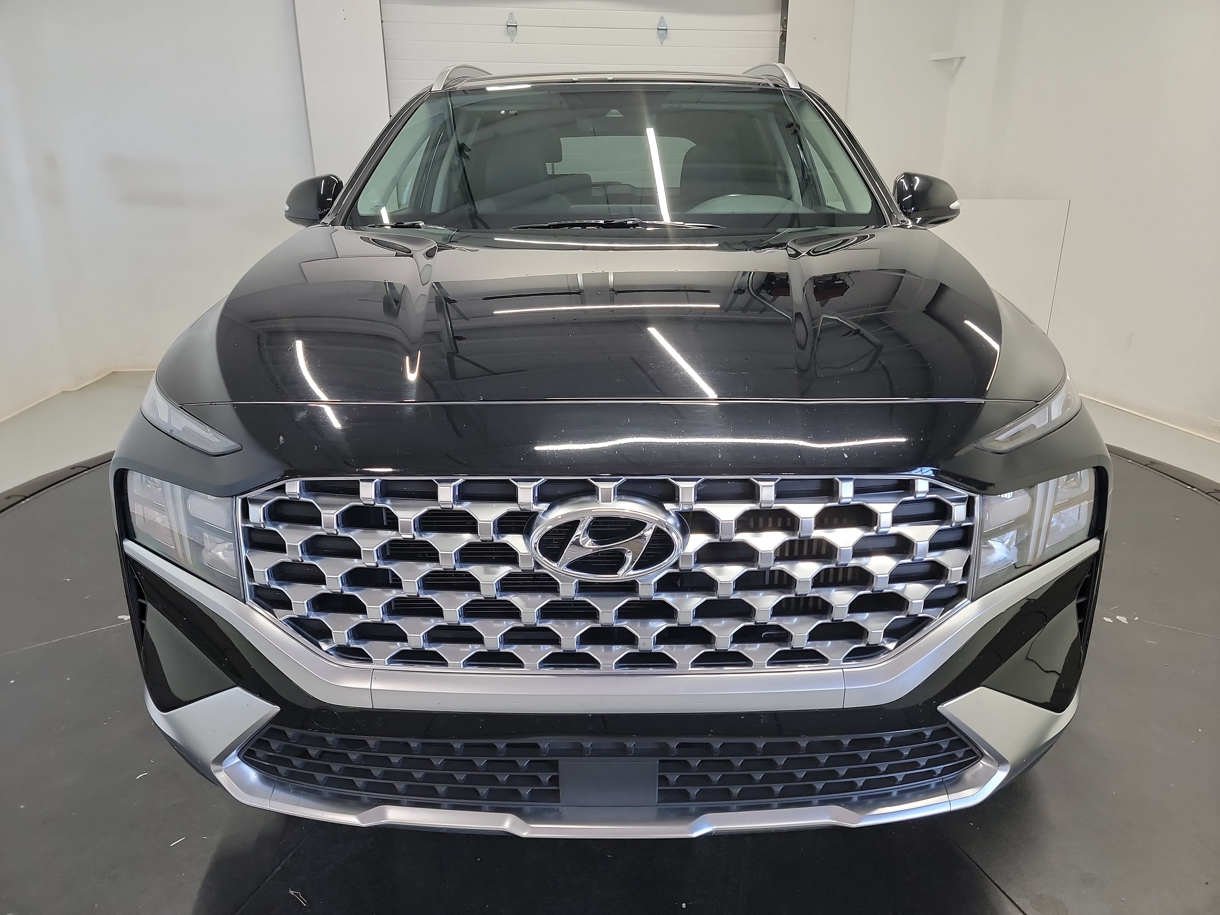 Used 2022 Hyundai Santa Fe SEL Premium w/ Cargo Package AWD/4WD image 2