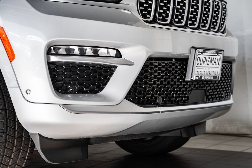New 2025 Jeep Grand Cherokee Summit image 13