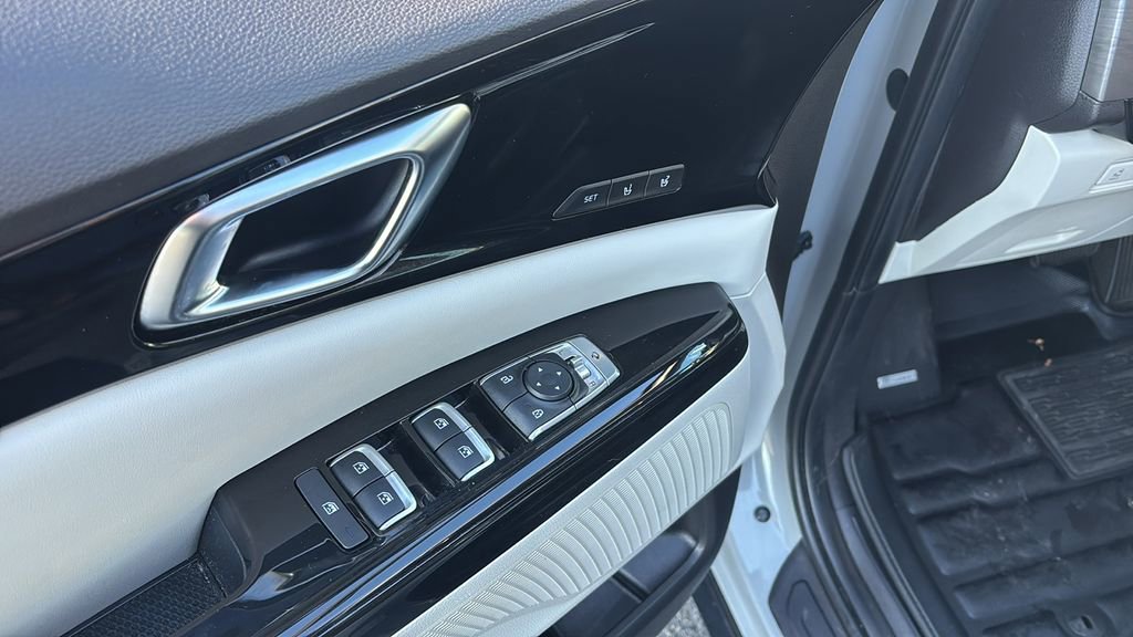 Used 2024 Kia Carnival SX image 14