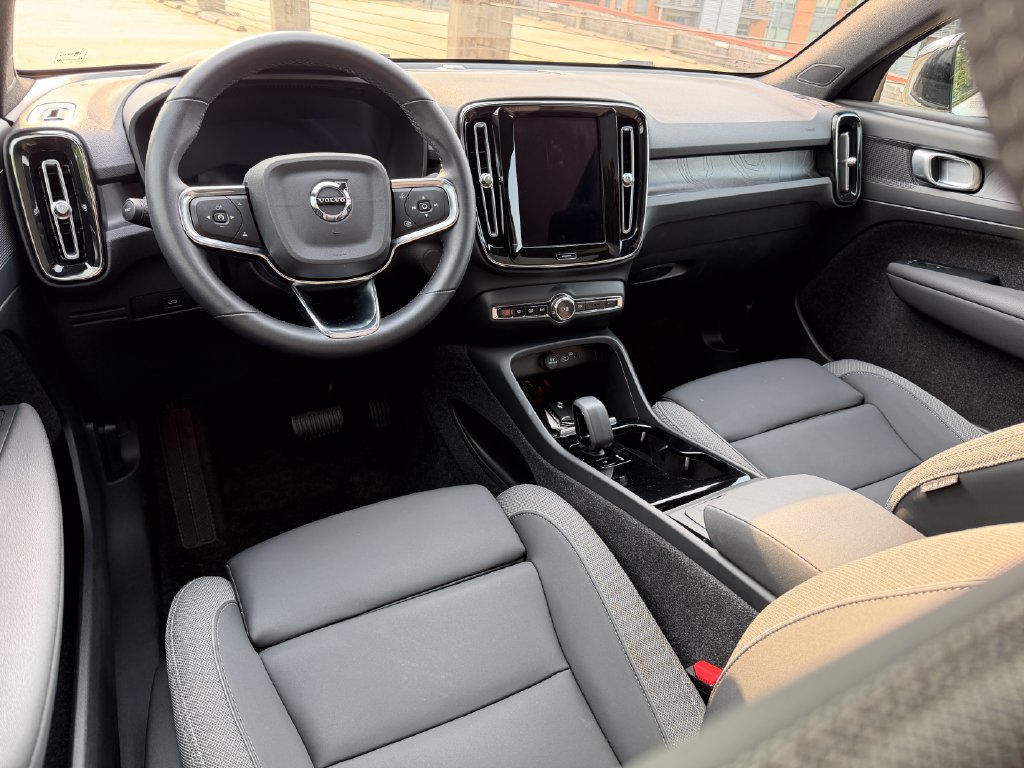 Certified 2023 Volvo C40 Recharge Core w/ Climate Package AWD/4WD image 13