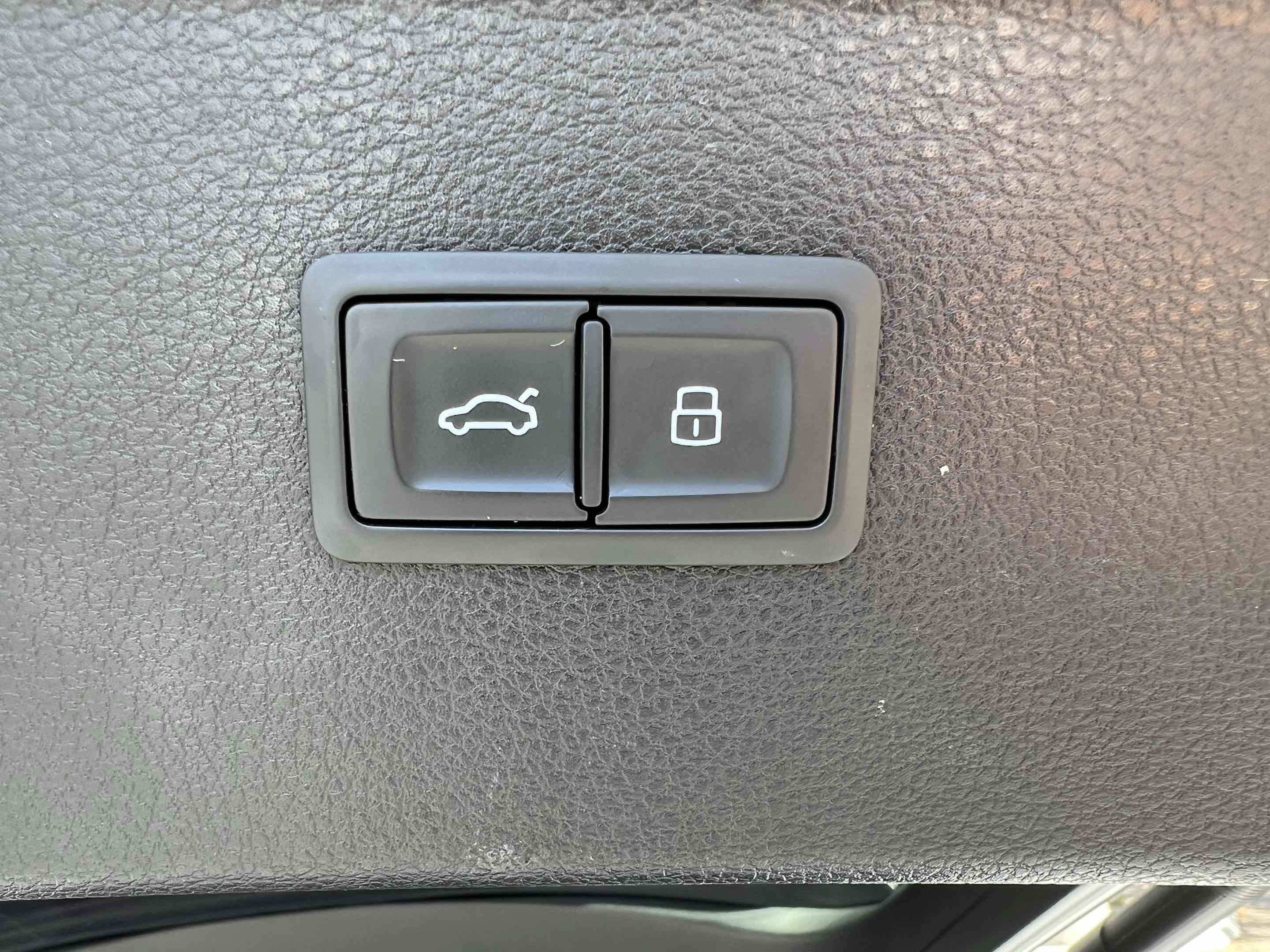 Used 2026 Genesis G70 2.5T RWD image 10