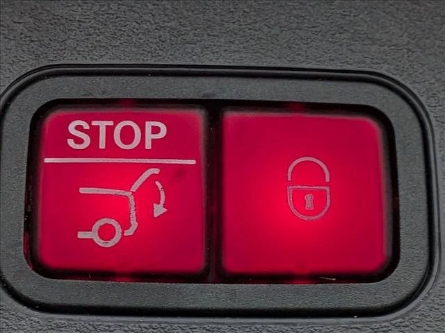 Used 2023 Mercedes-Benz EQB 300 4MATIC image 16