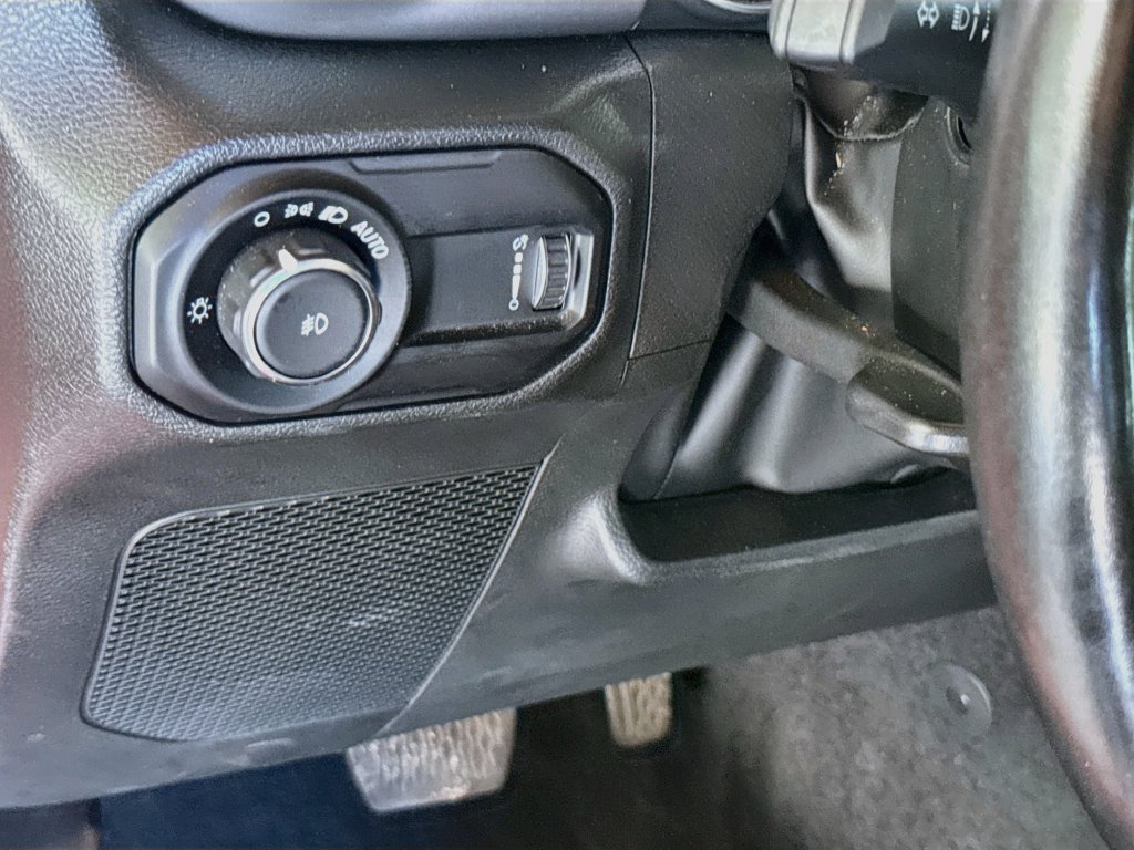 Used 2023 Jeep Wrangler Unlimited Rubicon w/ LED Lighting Group AWD/4WD image 11
