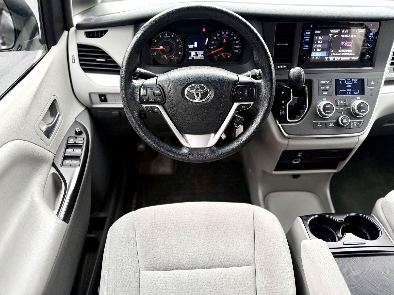 Used 2015 Toyota Sienna LE FWD image 2