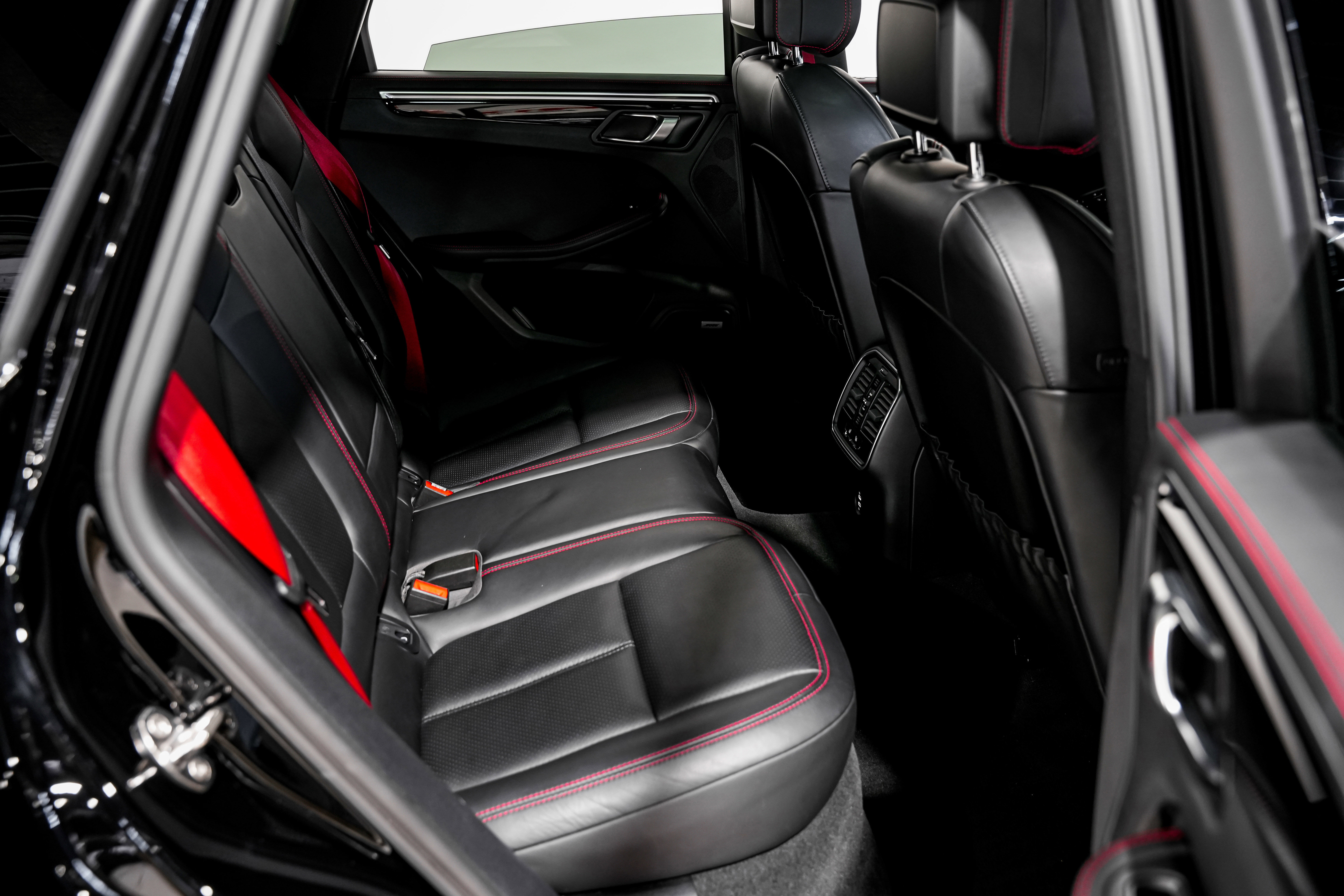 Used 2021 Porsche Macan GTS image 30