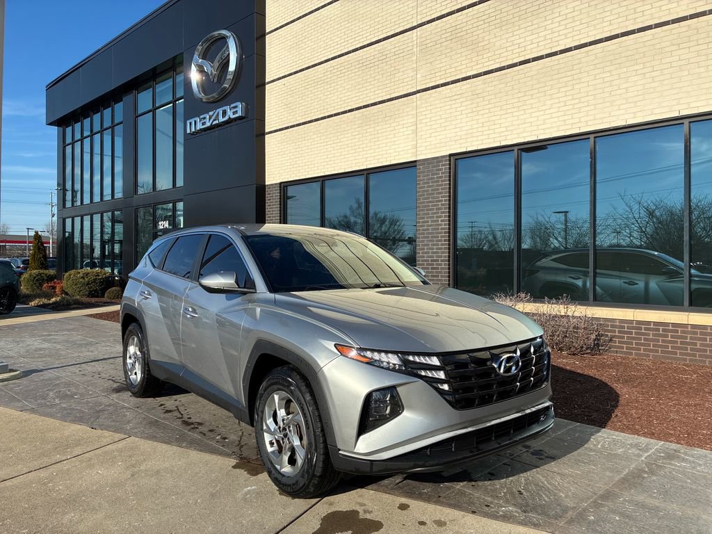 Used 2022 Hyundai Tucson SE image 1
