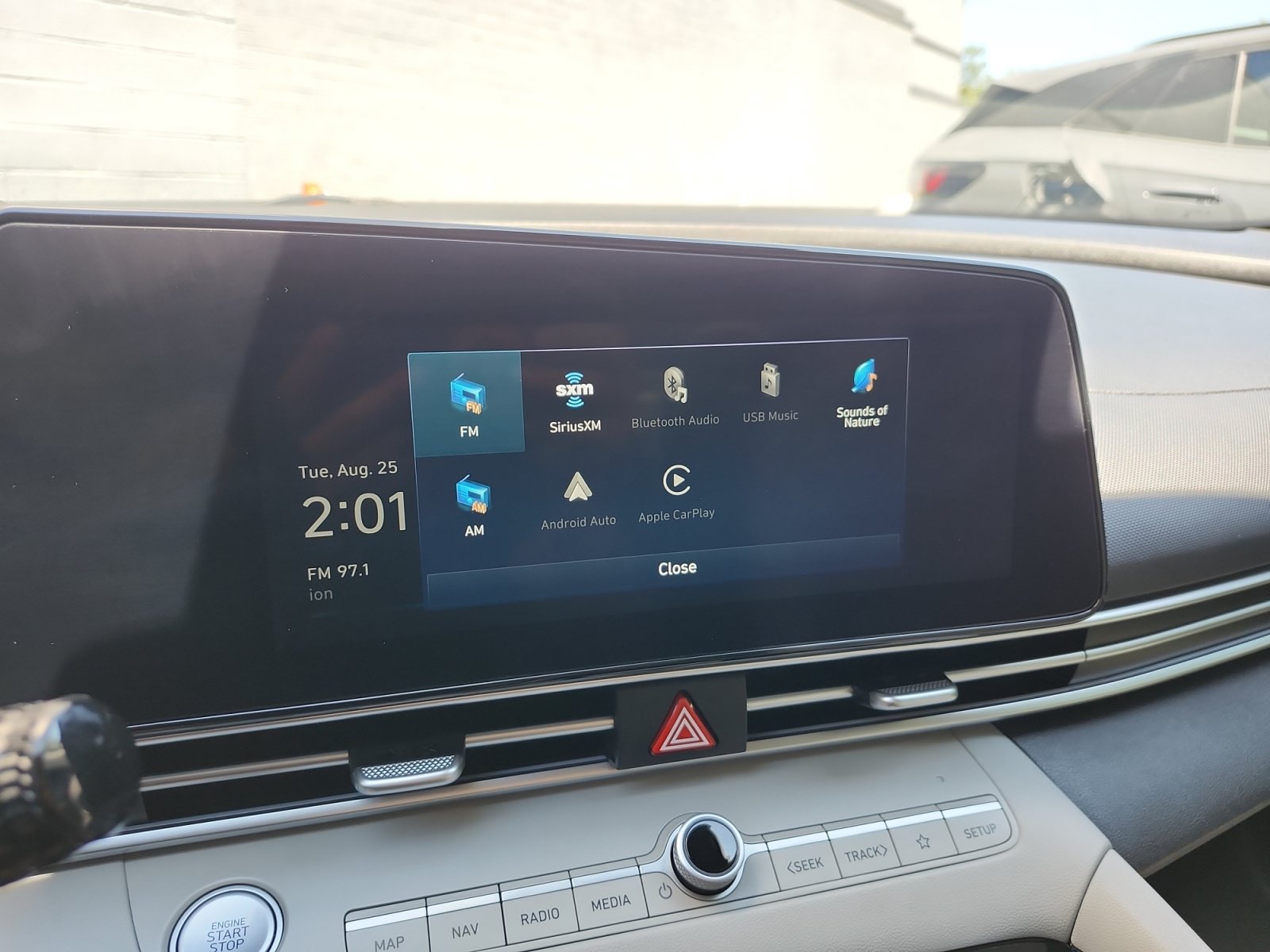 Used 2023 Hyundai Elantra Limited w/ Cargo Package FWD image 17