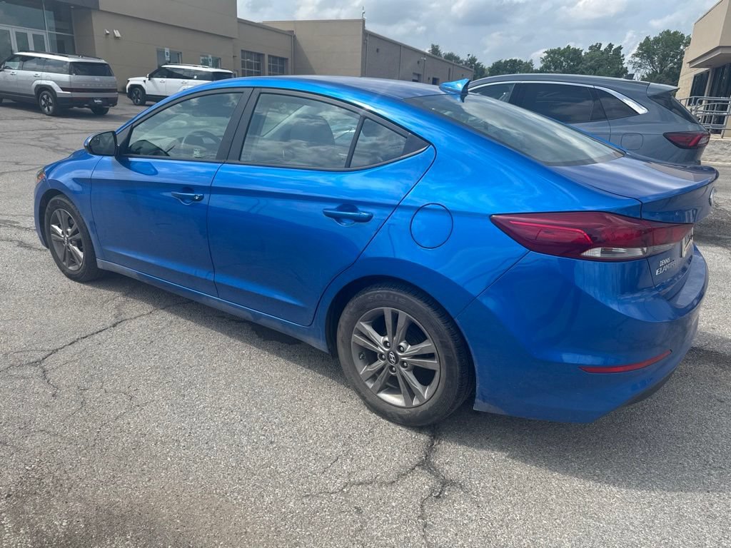 Used 2017 Hyundai Elantra SE FWD image 2