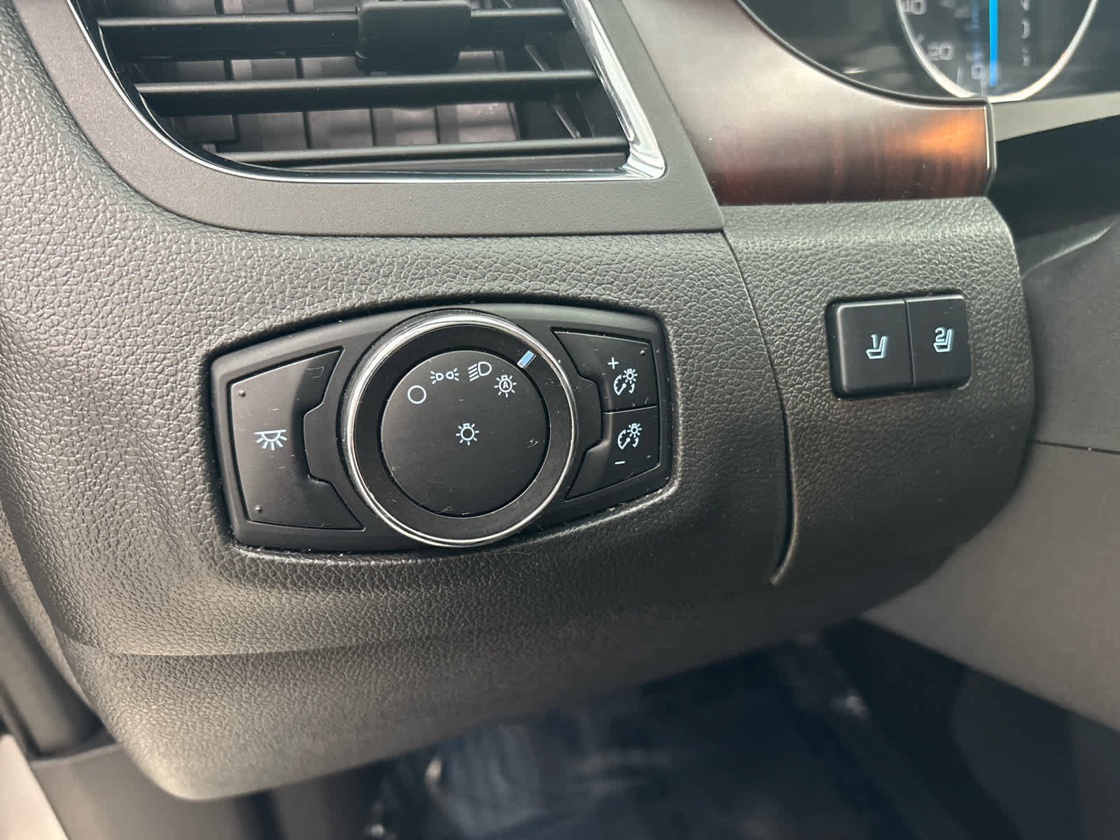 Used 2014 Ford Edge Limited AWD/4WD image 11