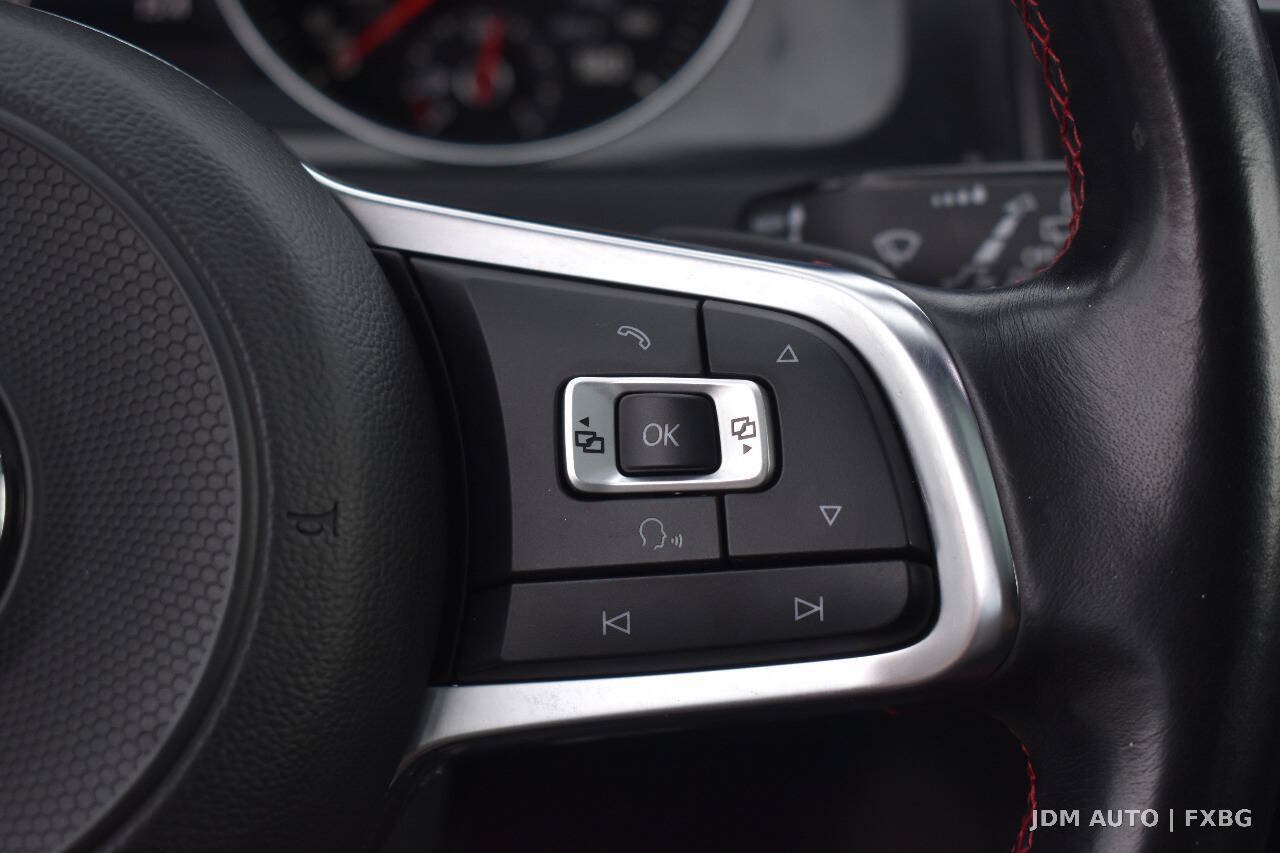 Used 2017 Volkswagen GTI SE FWD image 20