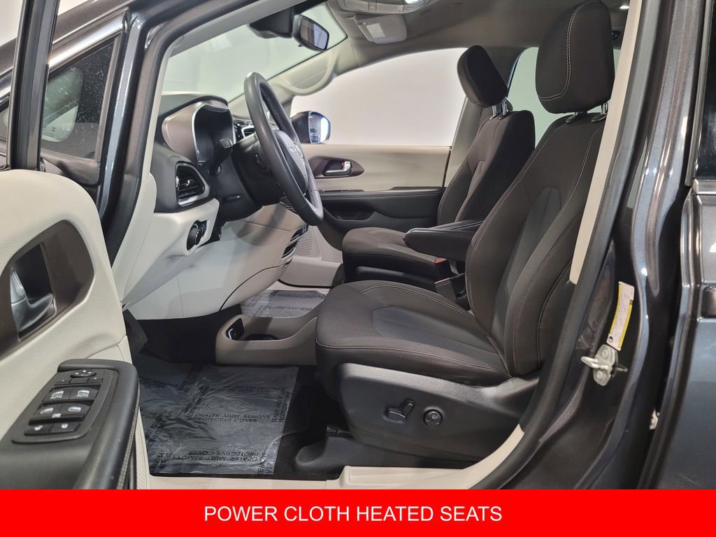 Used 2023 Chrysler Voyager LX image 19