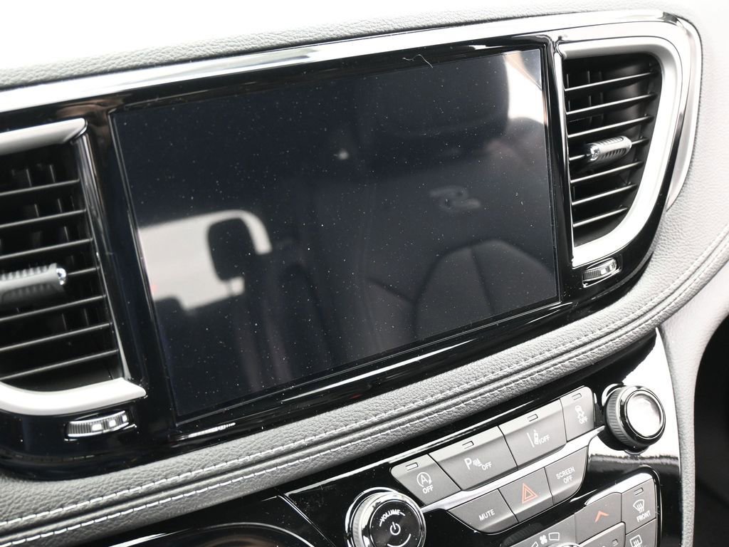 New 2026 Chrysler Pacifica Select w/ S Appearance Package image 22