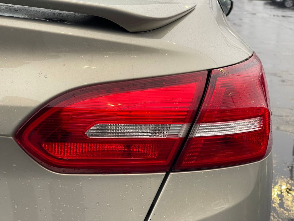 Used 2016 Ford Focus SE w/ SE Sport Package image 9