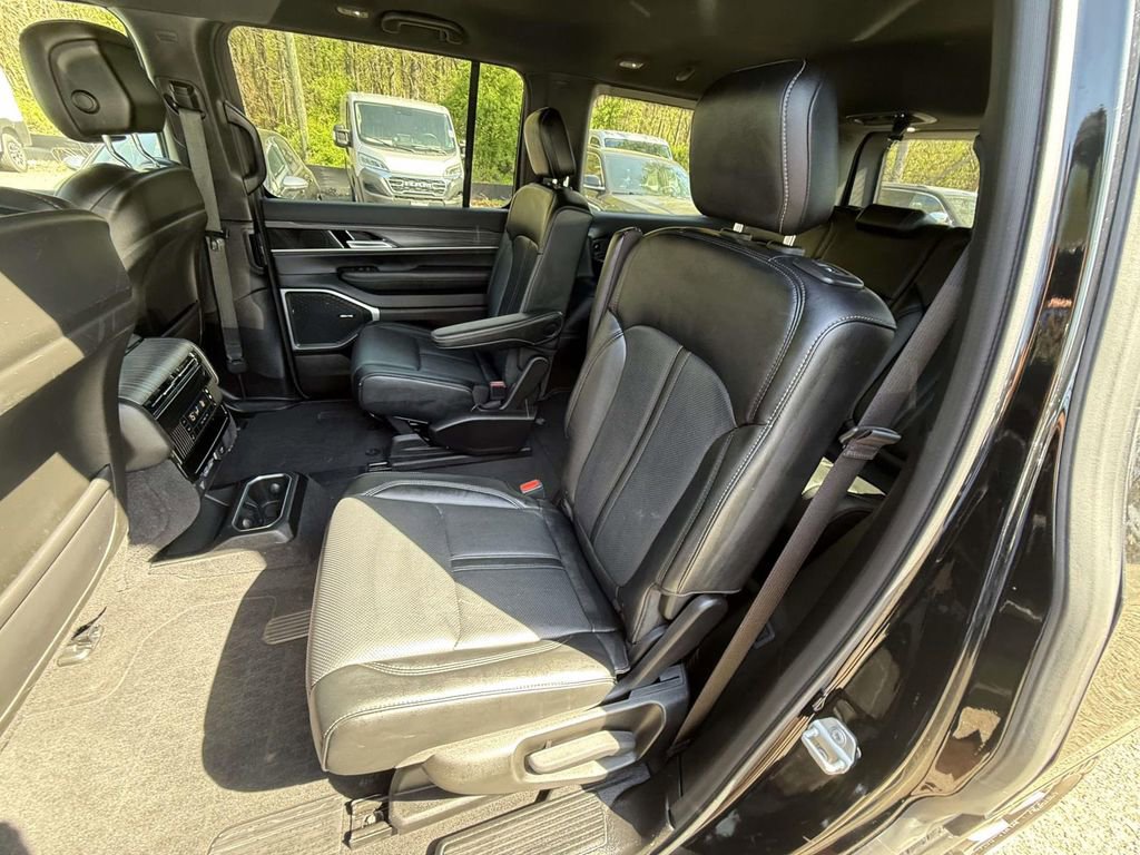 Used 2024 Jeep Wagoneer Series III image 13