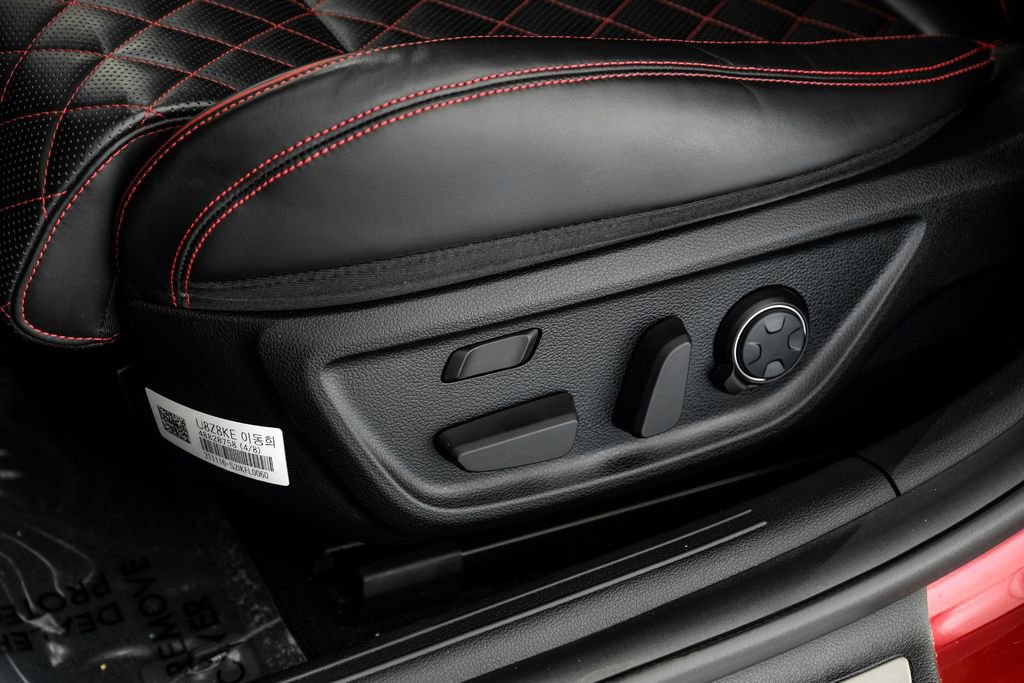 Used 2022 Genesis G70 3.3T w/ Sport Prestige Package image 38