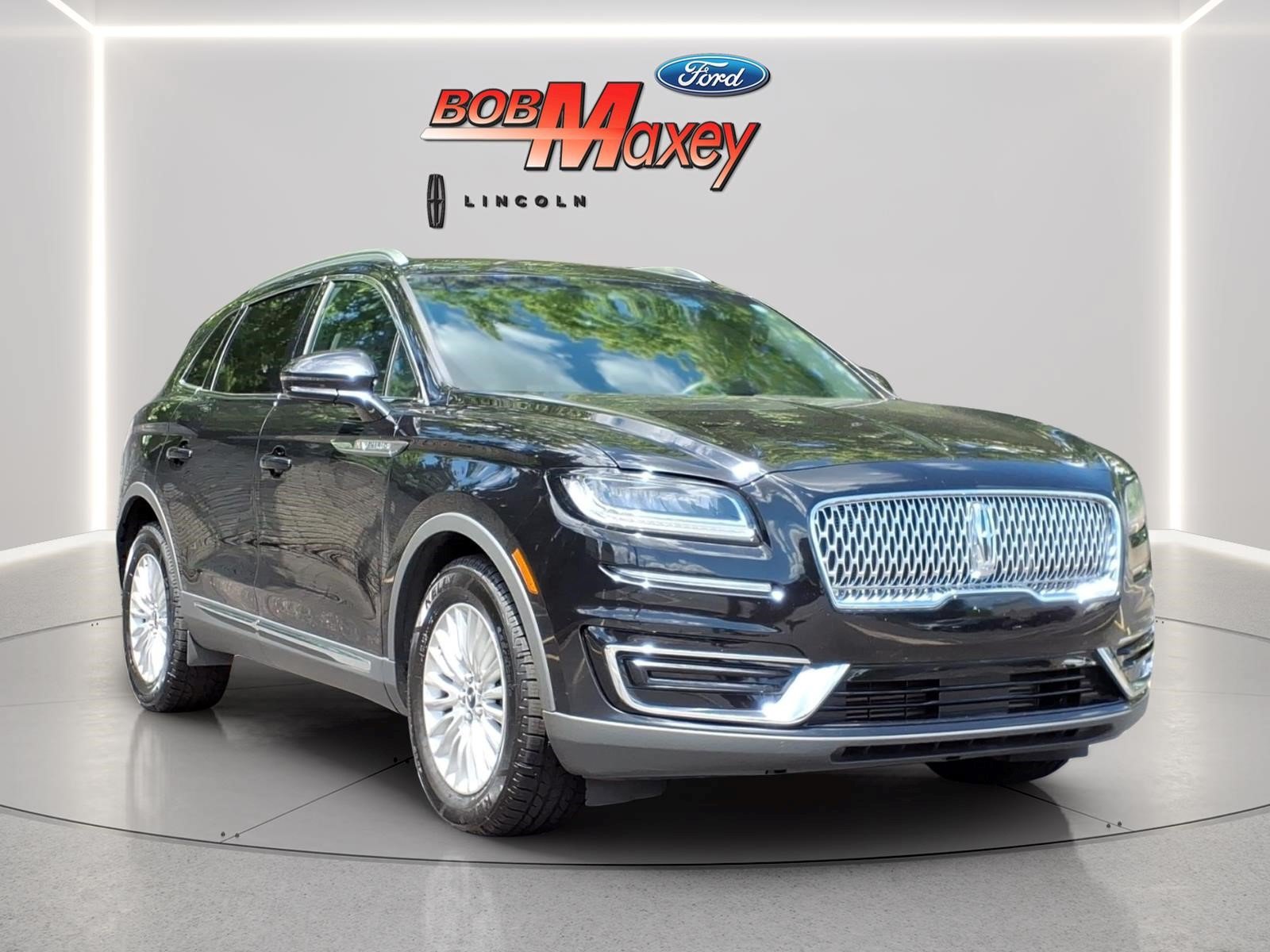 Used 2019 Lincoln Nautilus Premier AWD/4WD image 3