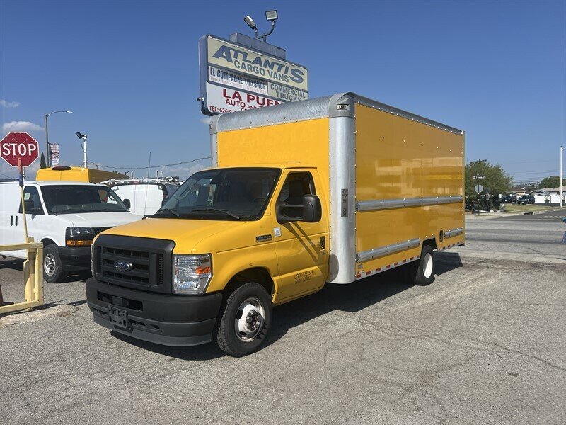 Used 2022 Ford E-350 and Econoline 350 Super Duty RWD image 1
