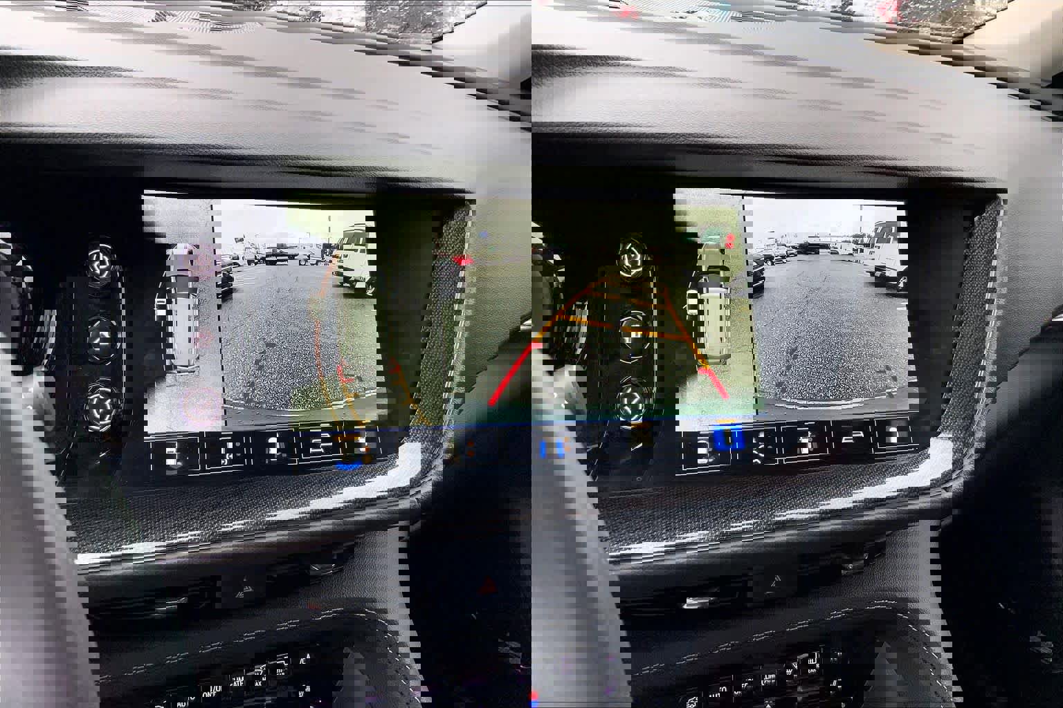 Used 2022 Buick Envision Essence w/ Technology Package II image 28