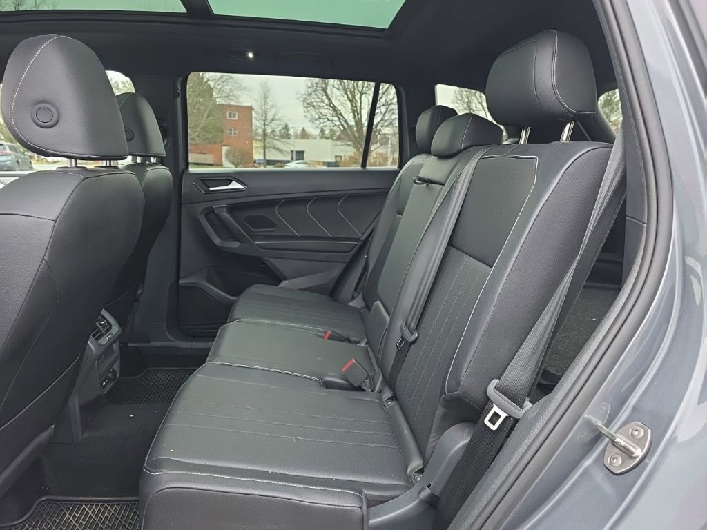 Used 2024 Volkswagen Tiguan SE R-Line image 23