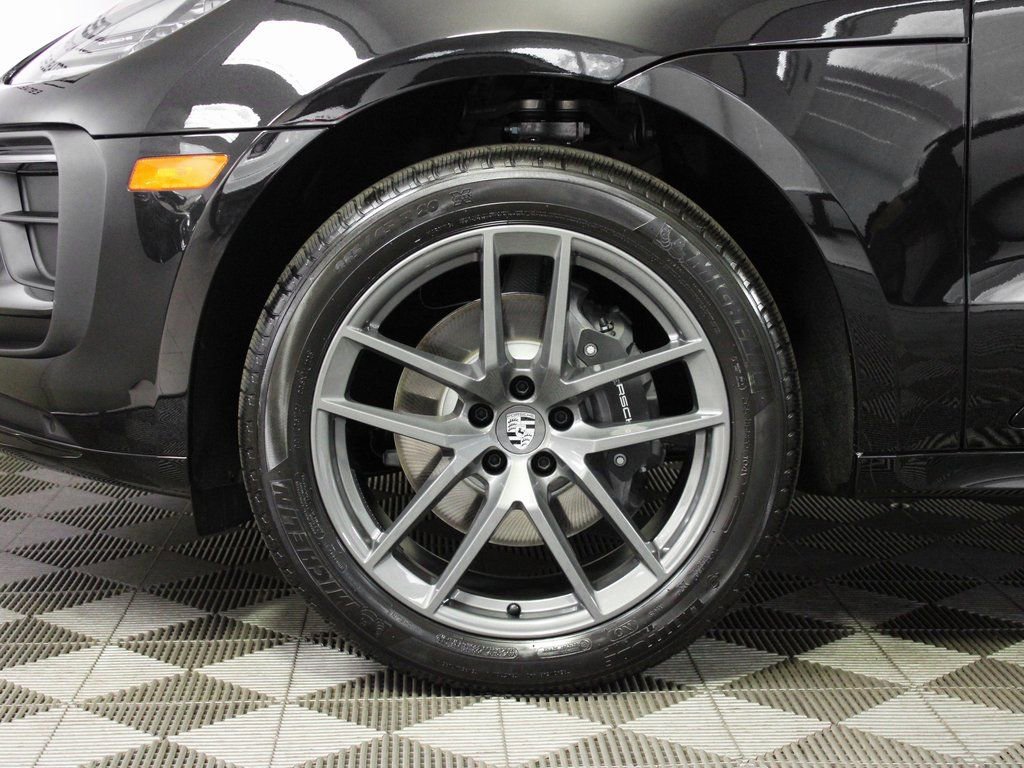 Certified 2025 Porsche Macan Turbo image 40