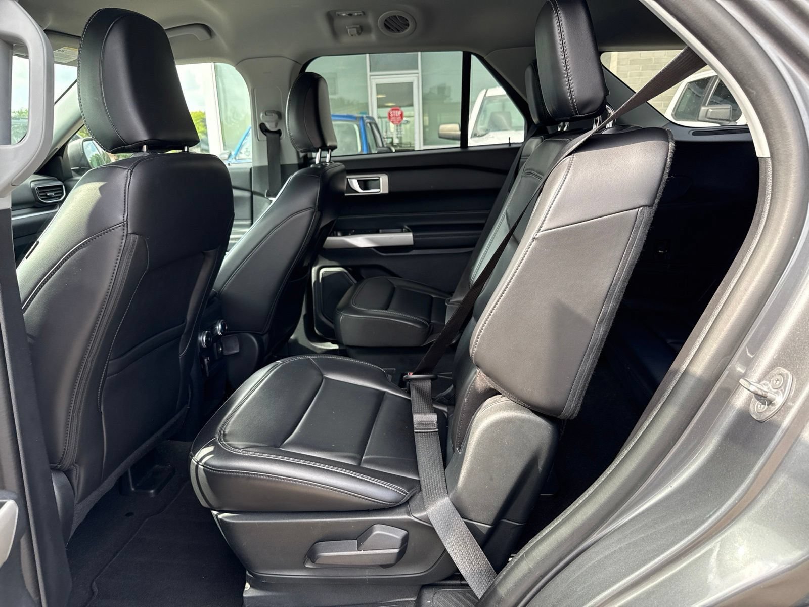 Used 2021 Ford Explorer XLT w/ Equipment Group 202A AWD/4WD image 15