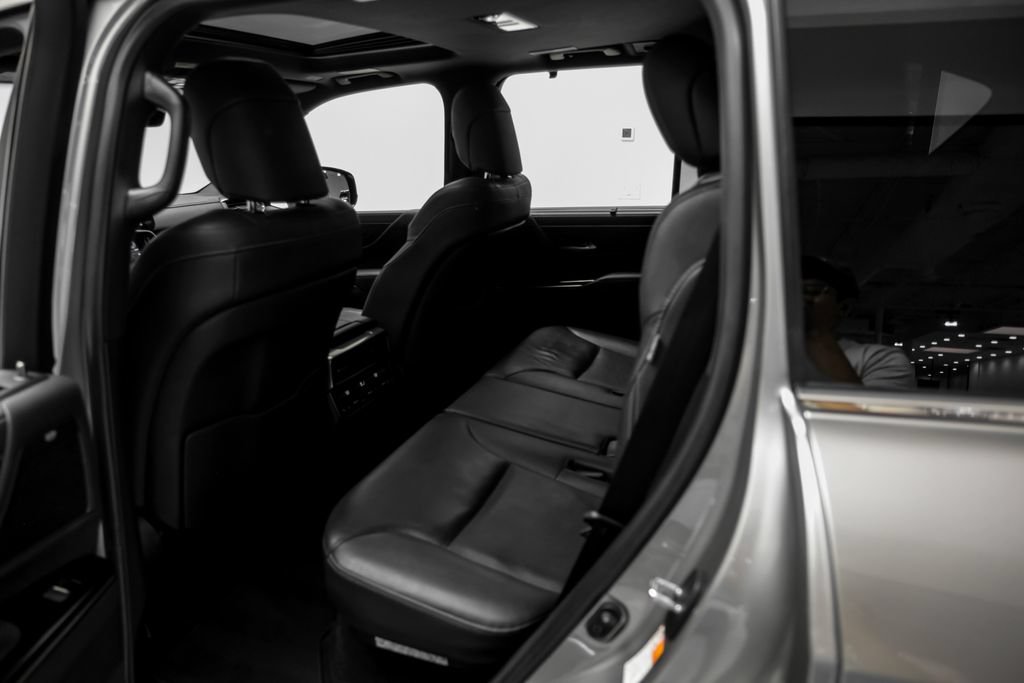 Used 2022 Lexus LX 600 4WD w/ Luxury Package image 42
