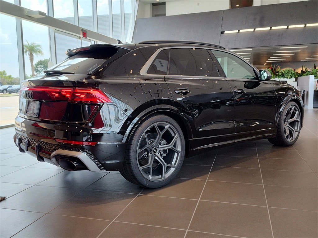 New 2025 Audi RS Q8 performance image 3
