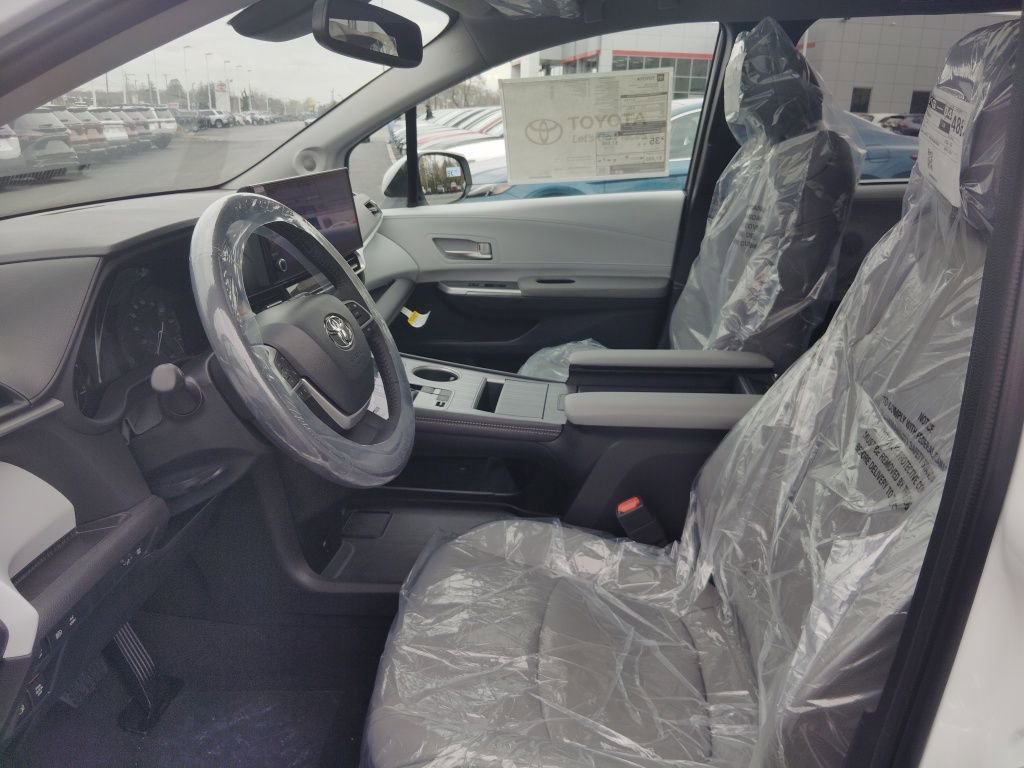 New 2026 Toyota Sienna XLE AWD/4WD image 7