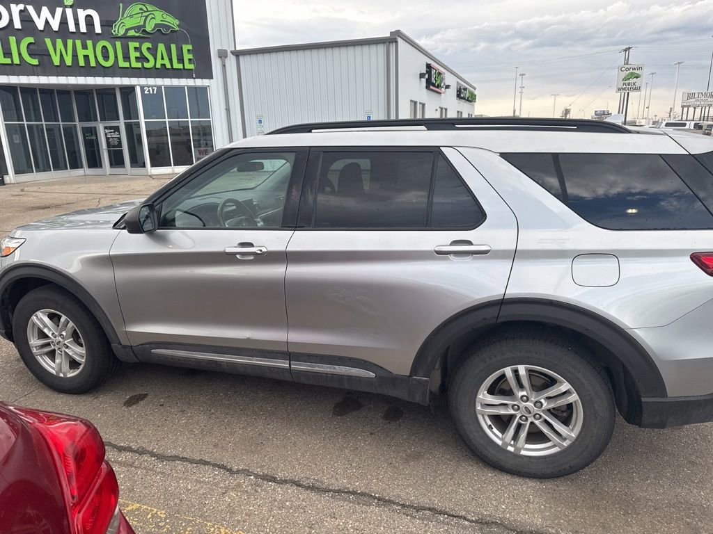 Used 2020 Ford Explorer XLT AWD/4WD image 4