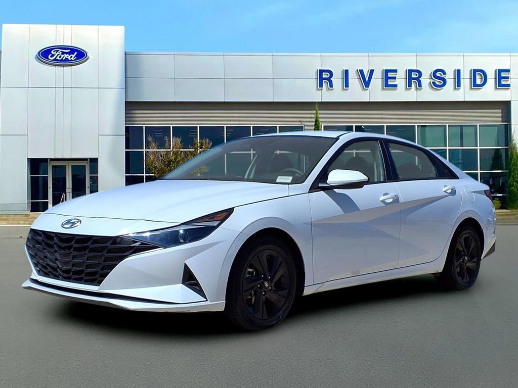 Used 2023 Hyundai Elantra SEL image 3