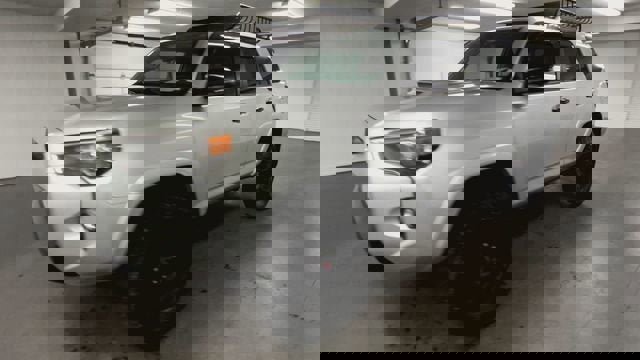 Used 2021 Toyota 4Runner Venture w/ Moonroof Package image 4