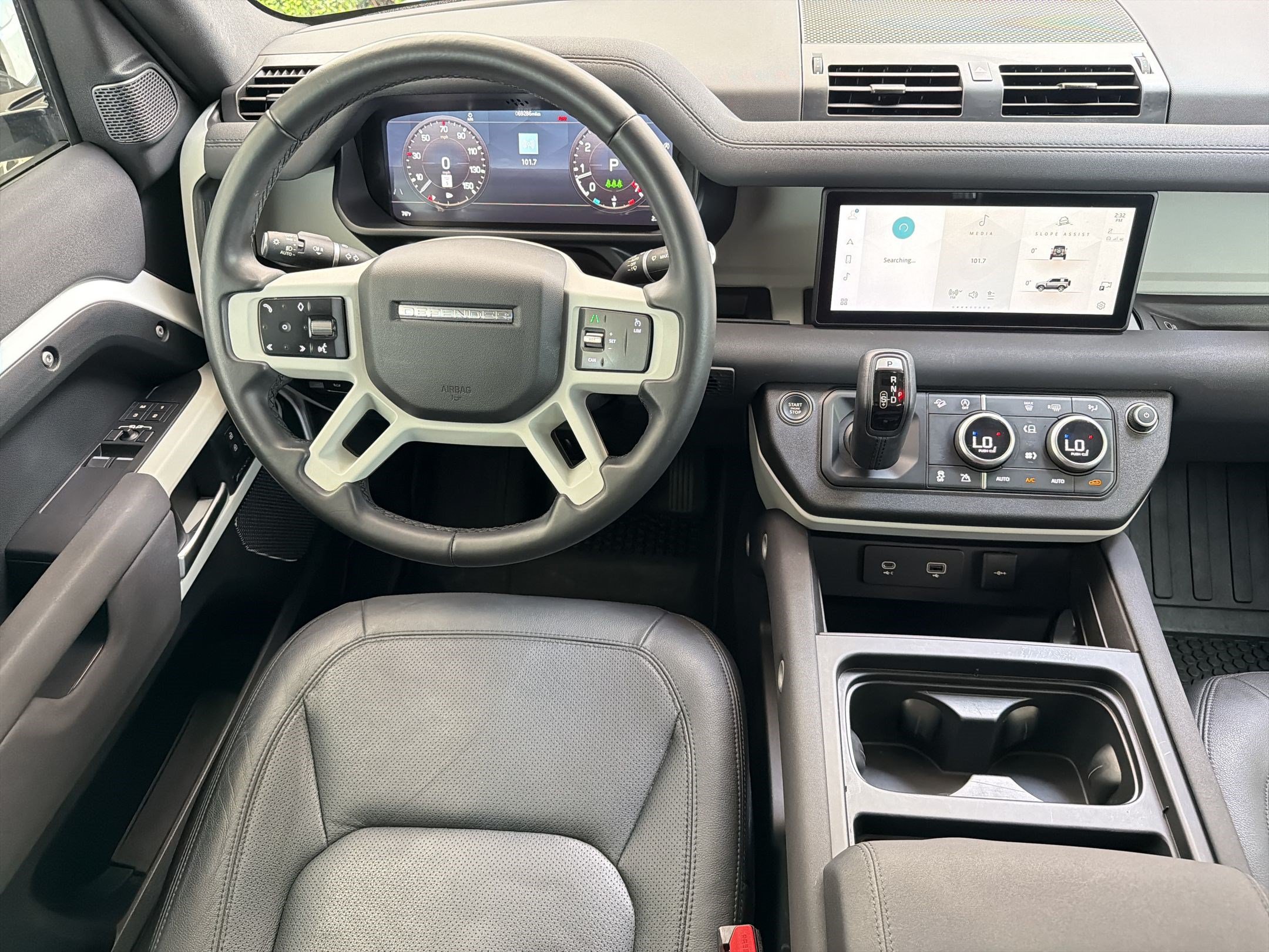 Used 2023 Land Rover Defender 90 S AWD/4WD image 28