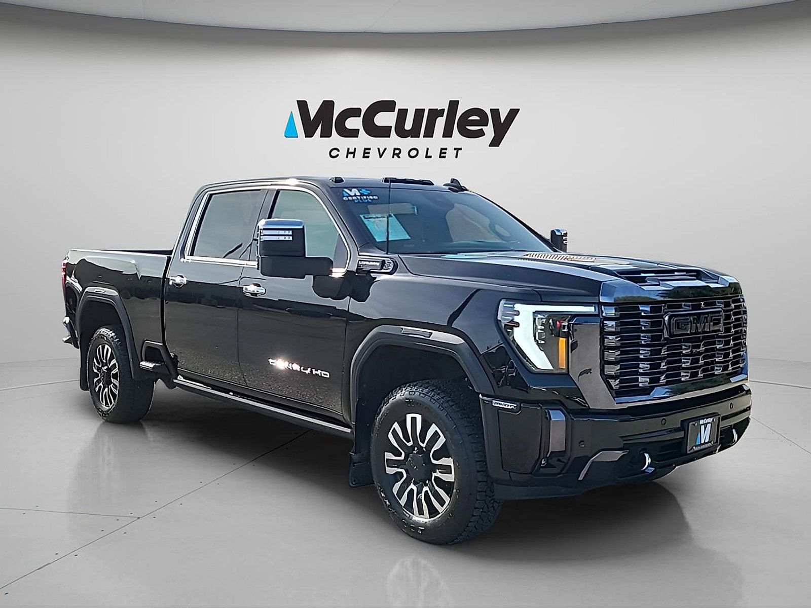 Used 2024 GMC Sierra 3500 Denali Ultimate AWD/4WD image 1