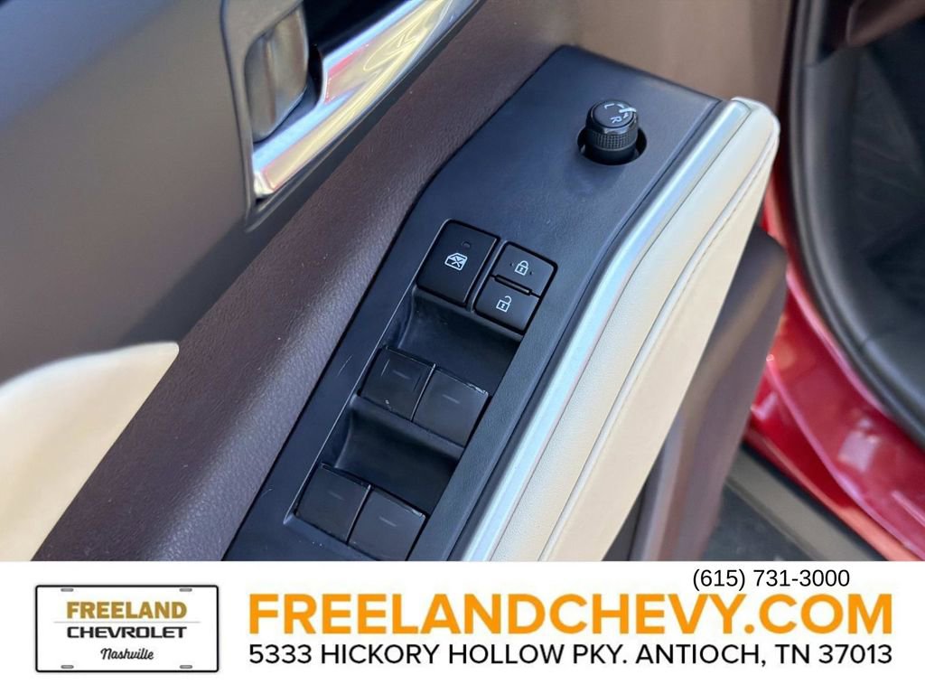 Used 2020 Toyota Highlander XLE FWD image 23