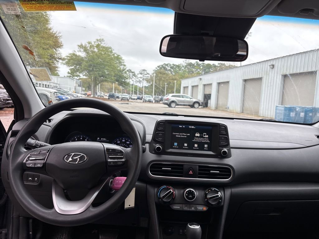 Used 2021 Hyundai Kona SE w/ Winter Weather Package image 5