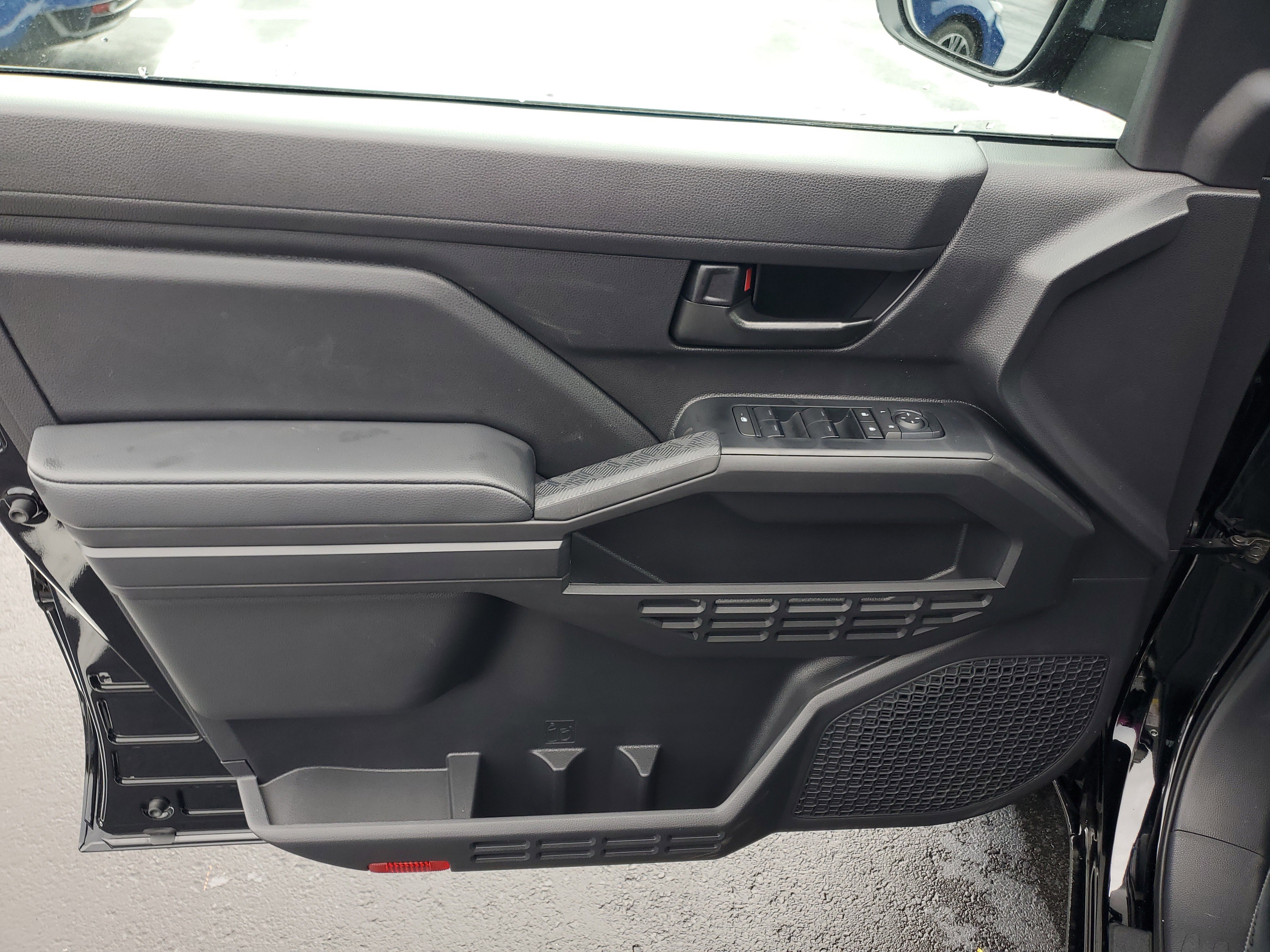 Used 2025 Toyota Tacoma SR image 18