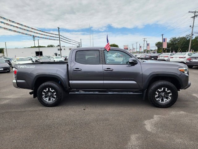 Used 2022 Toyota Tacoma TRD Off-Road image 8