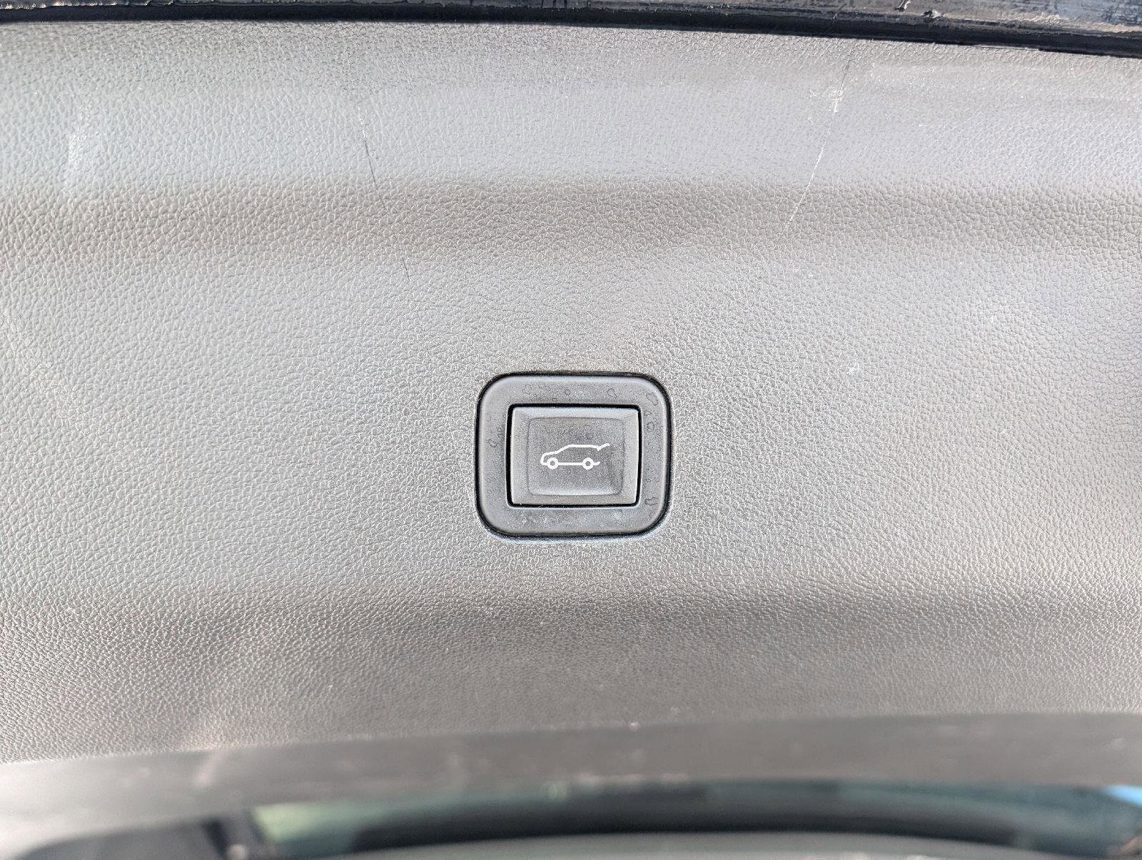 Used 2023 GMC Yukon XL Denali w/ Advanced Technology Package image 26