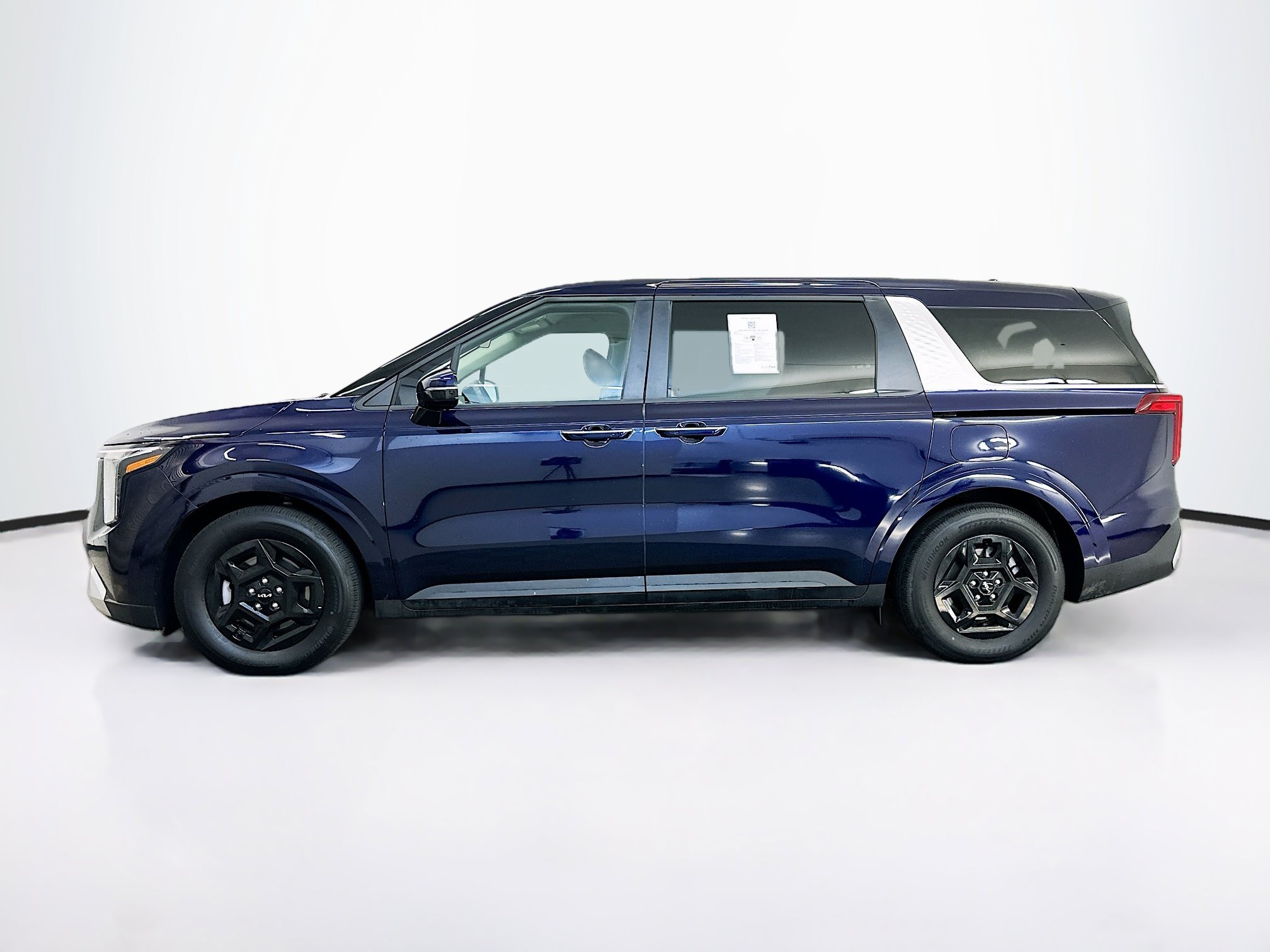 Used 2026 Kia Carnival FWD image 4
