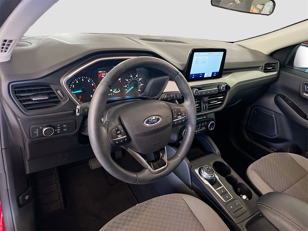 Used 2022 Ford Escape SE w/ SE Sport Appearance Package image 9