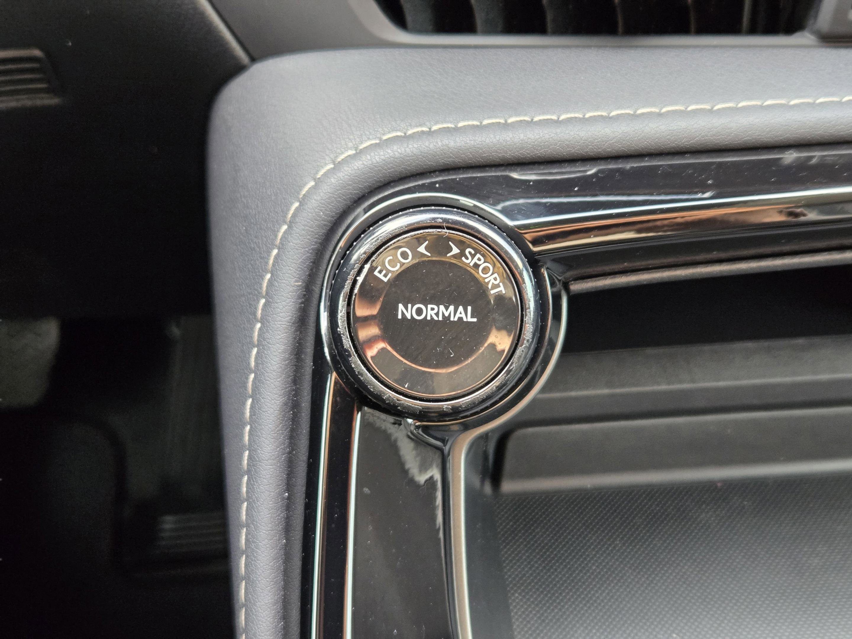 Used 2024 Lexus NX 250 FWD w/ Towing Package (2000 Lbs) image 16