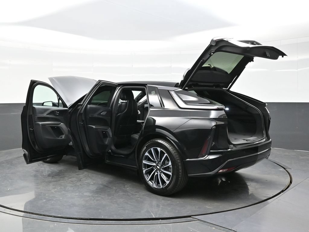 Certified 2025 Cadillac Lyriq Luxury AWD/4WD image 45