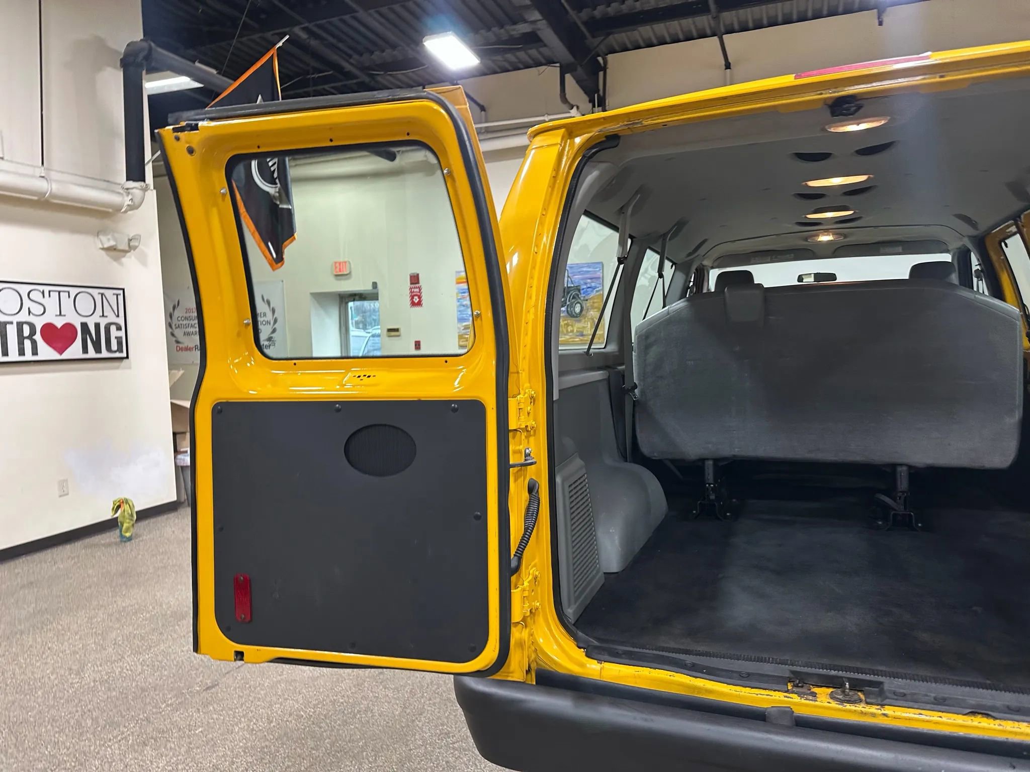 Used 2011 Ford E-150 and Econoline 150 Wagon image 17