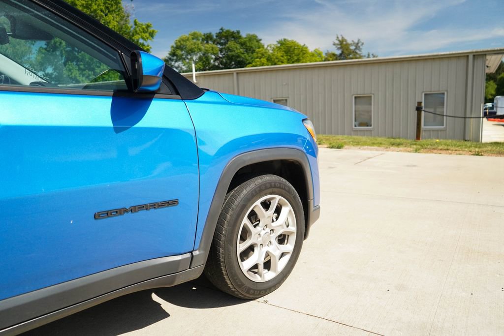 Used 2019 Jeep Compass Latitude FWD image 18