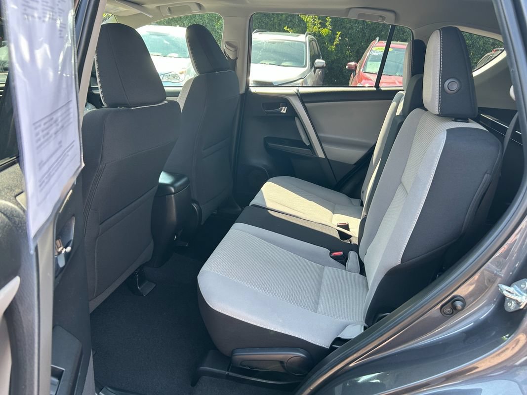 Used 2018 Toyota RAV4 XLE AWD/4WD image 17