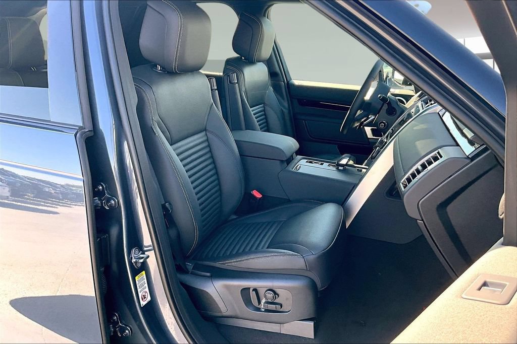New 2026 Land Rover Discovery S AWD/4WD image 12