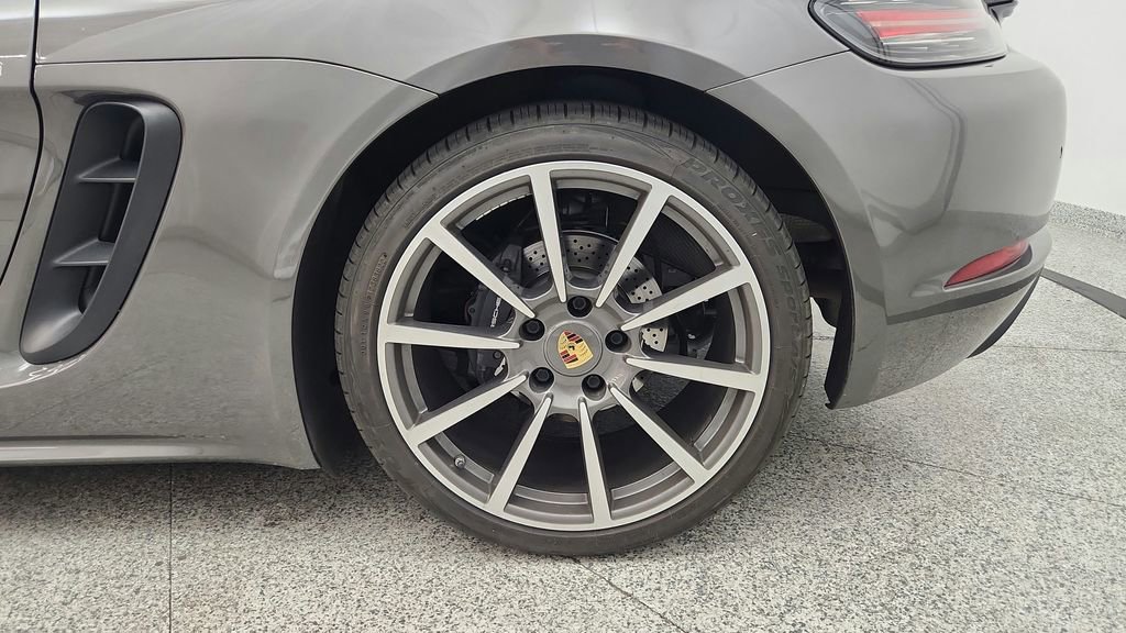 Used 2017 Porsche 718 Boxster RWD image 21