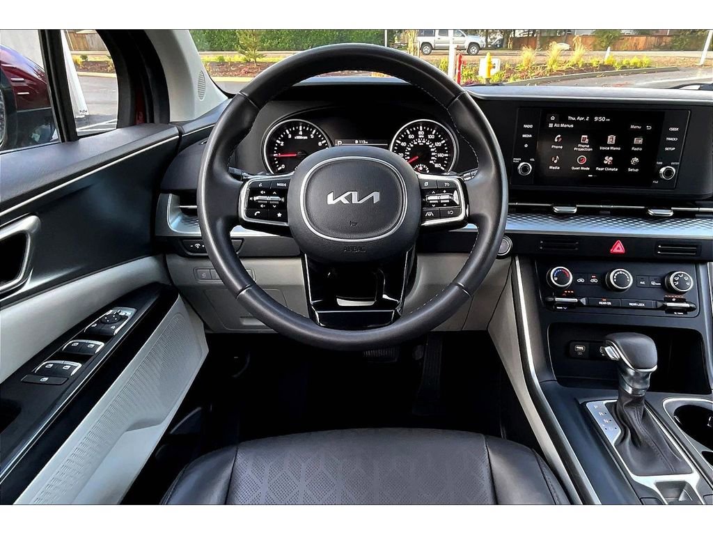Used 2024 Kia Carnival LX image 5